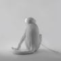 SELETTI - Monkey Lamp - Zittend